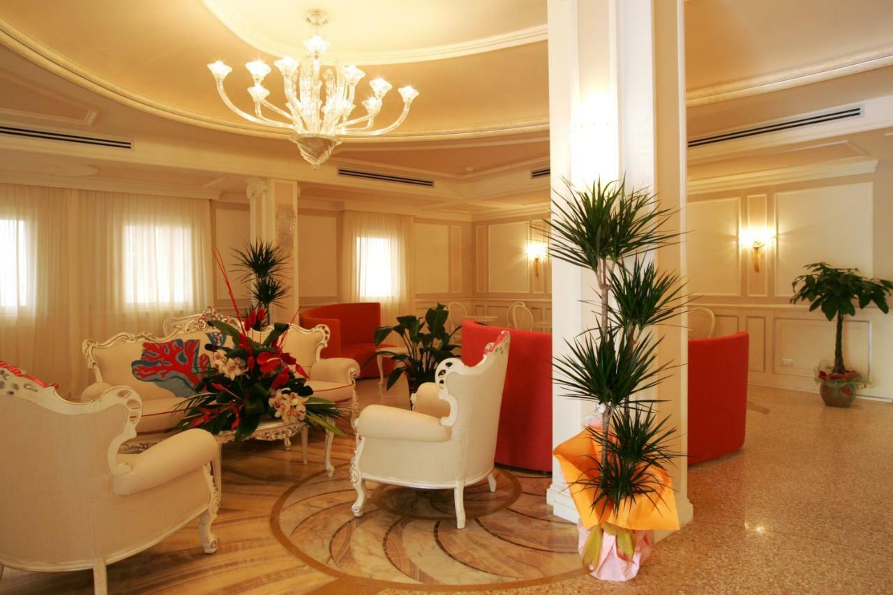 Palace Hotel เวียสเต ภายนอก รูปภาพ
