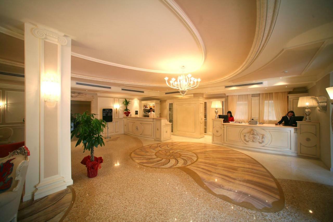 Palace Hotel เวียสเต ภายนอก รูปภาพ