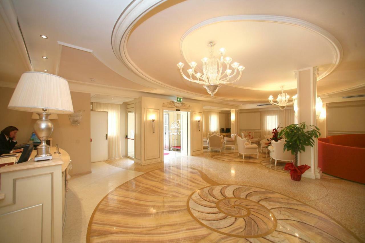Palace Hotel เวียสเต ภายนอก รูปภาพ